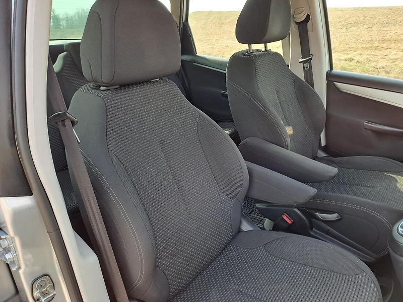 Citroën C4 Picasso (2012) 1.6 HDi SERVISOVANÝ VŮZ - fotka 14 z 29