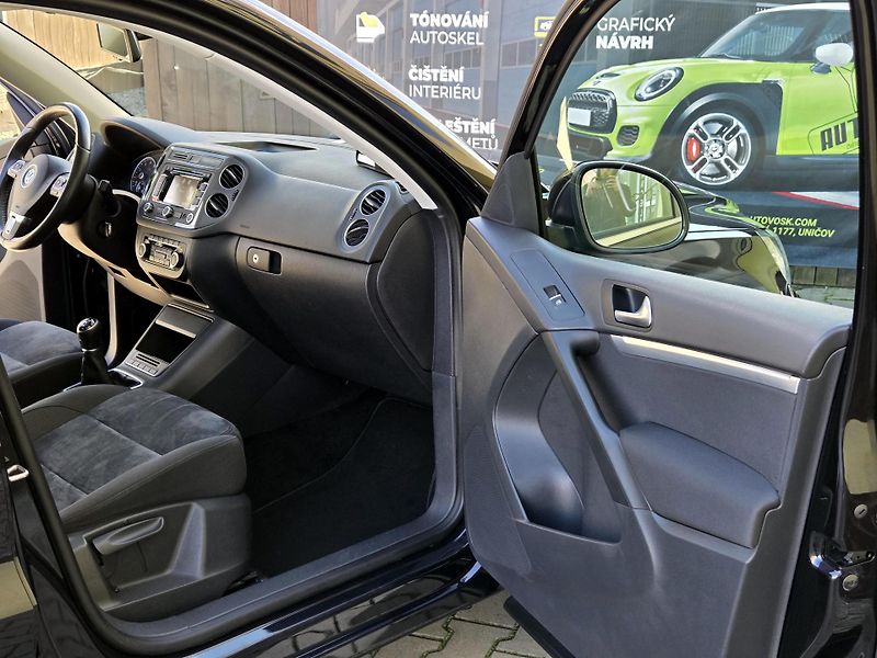 Volkswagen Tiguan 1,4TSI SPORT *SERV.KNÍŽKA*    - fotka 24 z 43