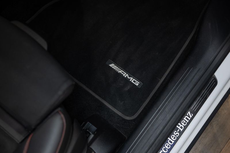 Mercedes-Benz GLB 200d 4Matic AMG Packet - fotka 23 z 40