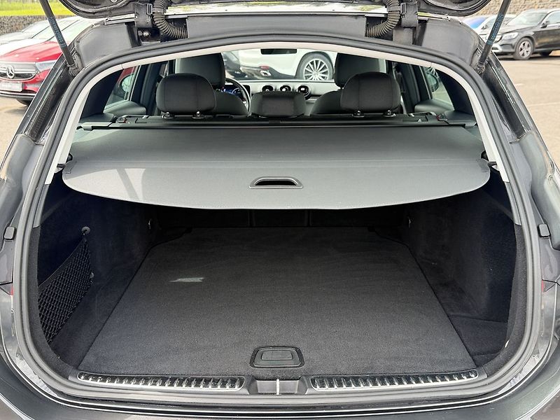 Mercedes-Benz Třídy C 220d Advantage, LED - fotka 13 z 32