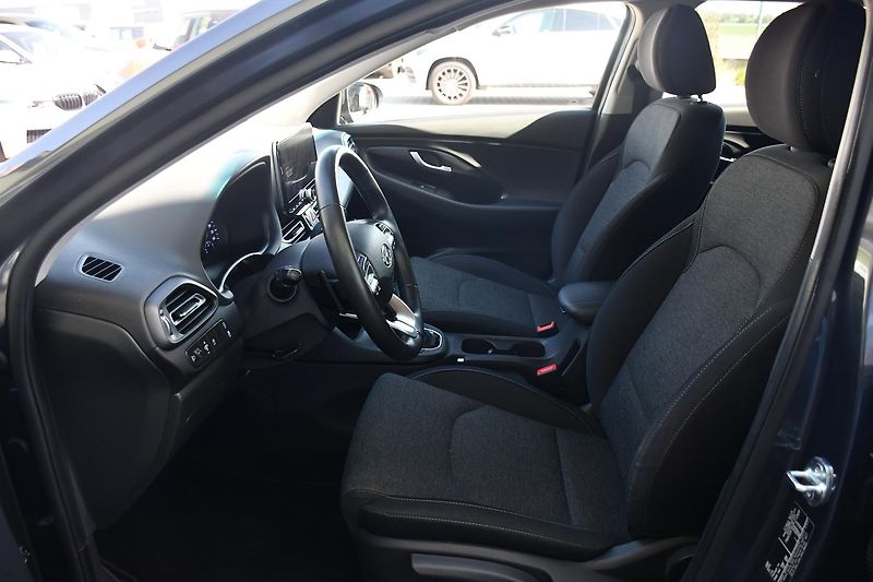 Hyundai i30 1,0T-GDi FAMILY SMART DCT ČR  - fotka 10 z 48