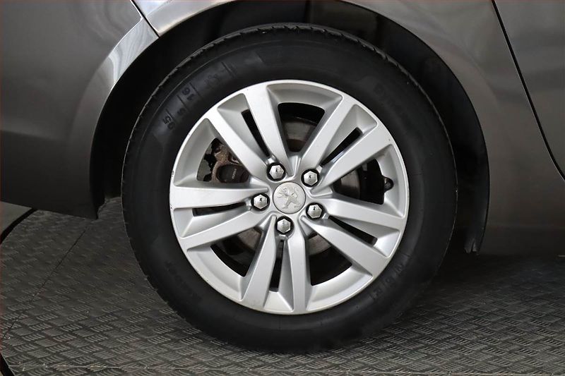 Peugeot 308 (2015) 1.6 e-HDi, Navi, Tempomat - fotka 15 z 21