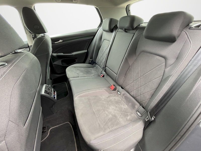 Volkswagen Golf (2022) 1,5 eTSI 110 kW DSG Style Plus - fotka 23 z 30