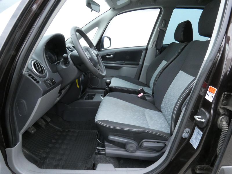 Suzuki SX4 (2013) 1.6 VVT - fotka 20 z 30