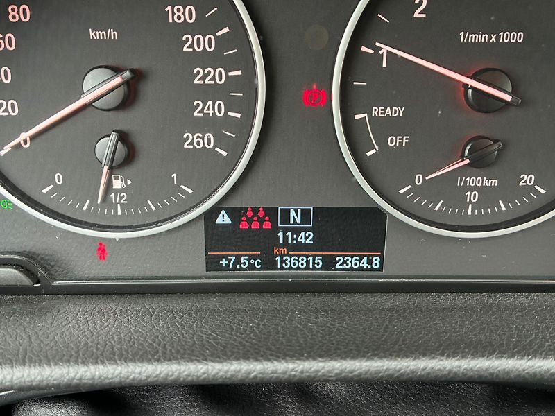 BMW Řada 2 (2017) 220i GT, 141KW, 7 MÍST - fotka 14 z 25