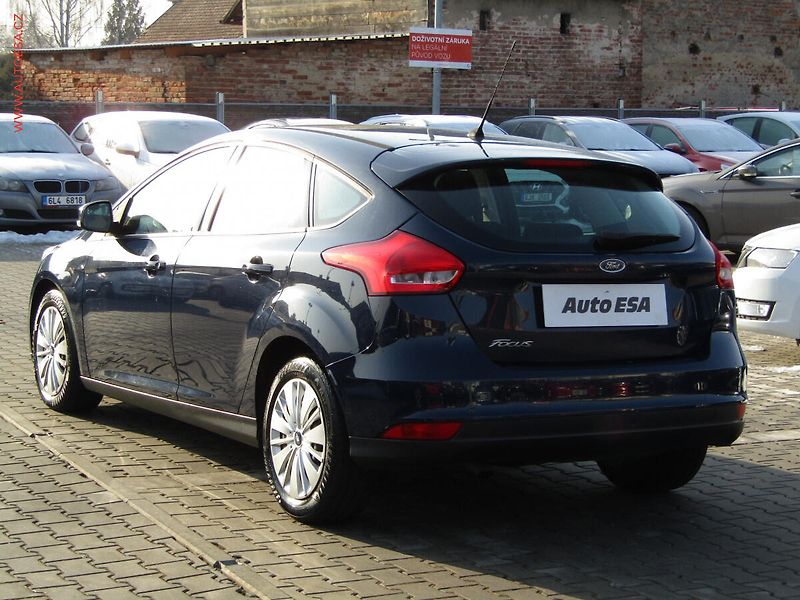Ford Focus (2015) 1.6i, ČR, AC, STK12/27 - fotka 6 z 18