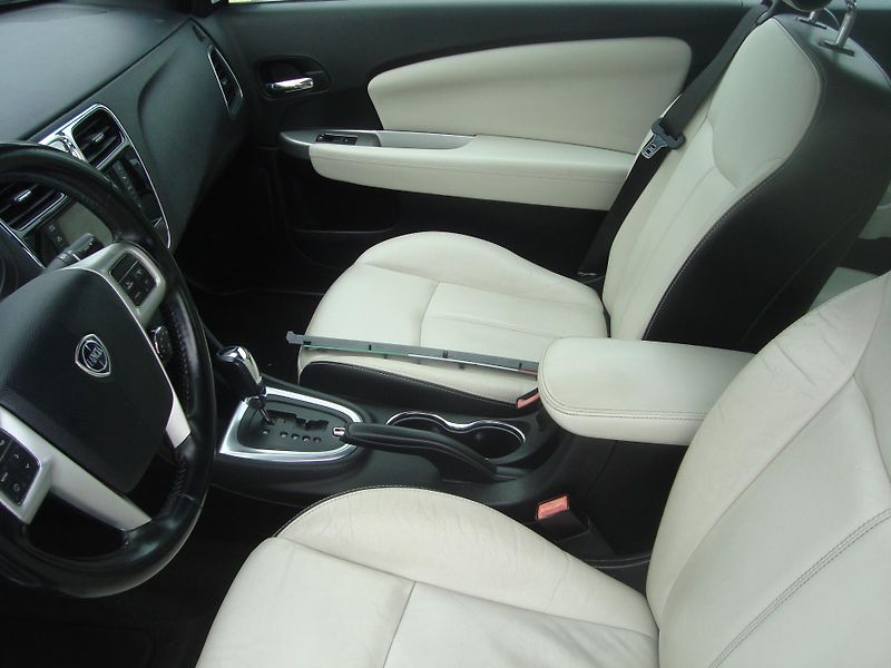 Lancia Flavia (2012) 2,4 cabrio - fotka 8 z 14