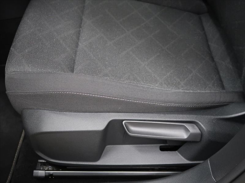 Volkswagen Golf 2,0 TDI Life 1.majitel - fotka 18 z 35