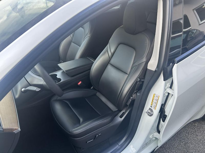 Tesla Model Y ZAMLUVENO ! TZ 94,1% - fotka 46 z 49