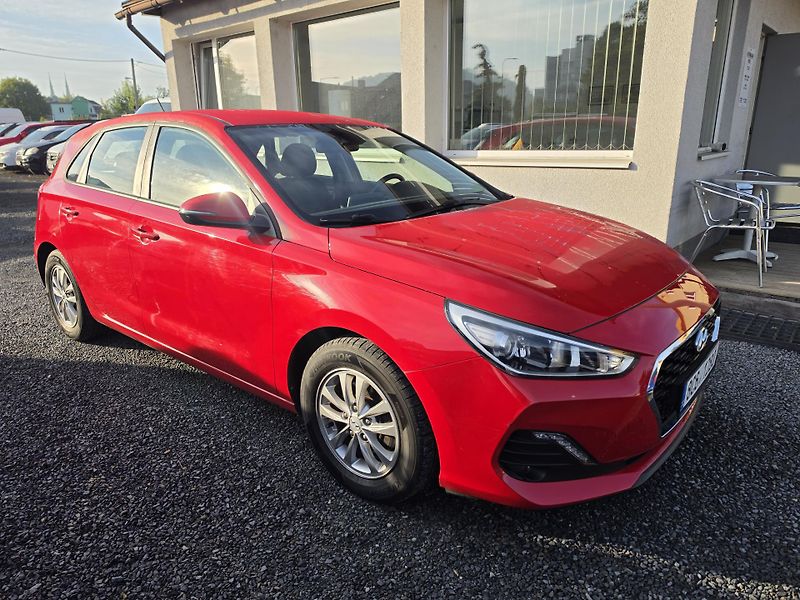 Hyundai i30 1.4 i atmosfera  - fotka 1 z 22