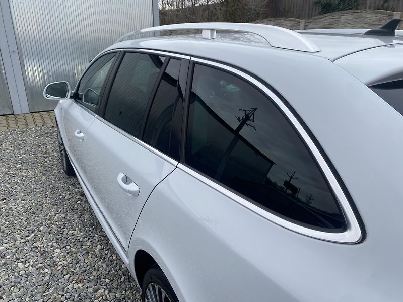 Škoda Superb 2.0TDi 4x4 170PS DSG L+K COMBI - fotka 36 z 158