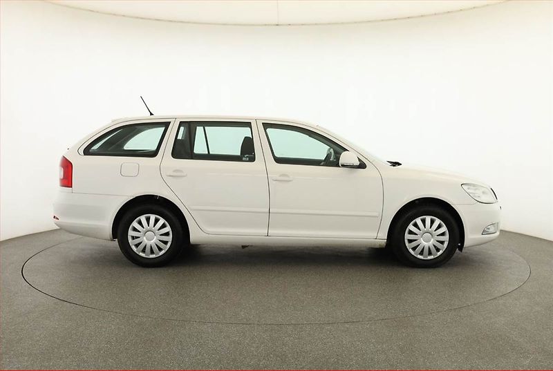 Škoda Octavia (2012) 1.6 TDI, Serv.kniha, Tempomat - fotka 6 z 16