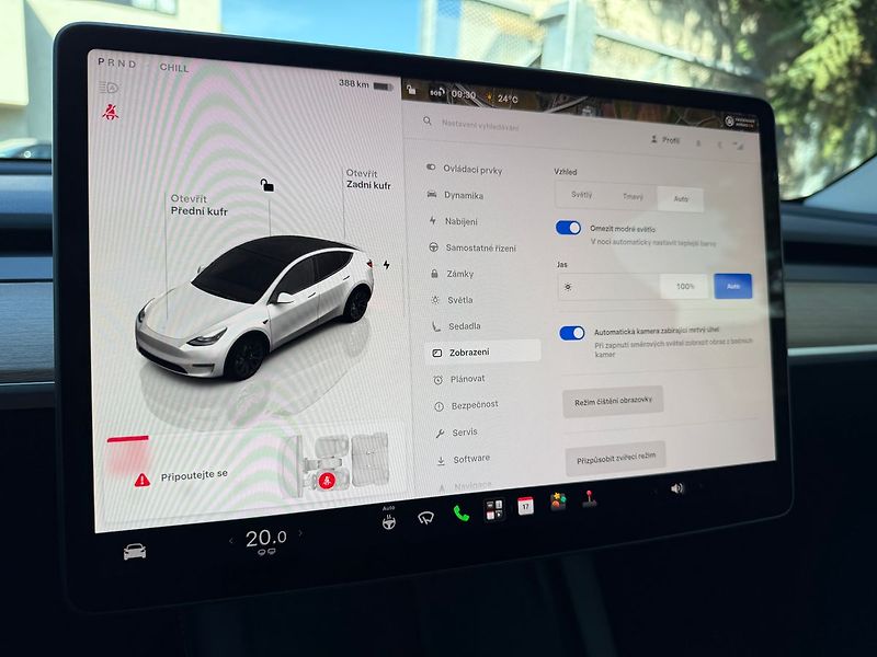 Tesla Model Y Long Range AWD - fotka 22 z 39