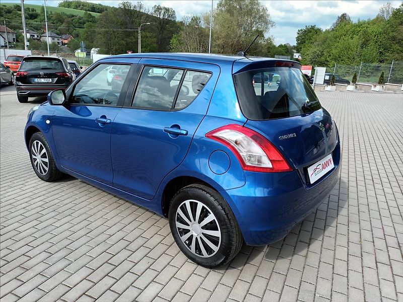 Suzuki Swift 1,2 i,4x4,VÝHŘEV,SERVIS,KOLA, - fotka 7 z 44