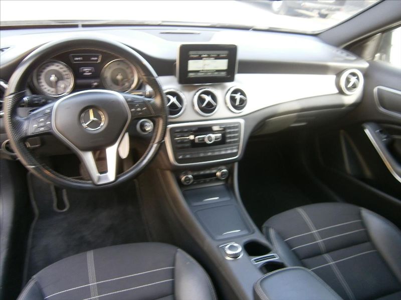 Mercedes-Benz GLA 2,2 CDI 4 MATIC - fotka 11 z 15