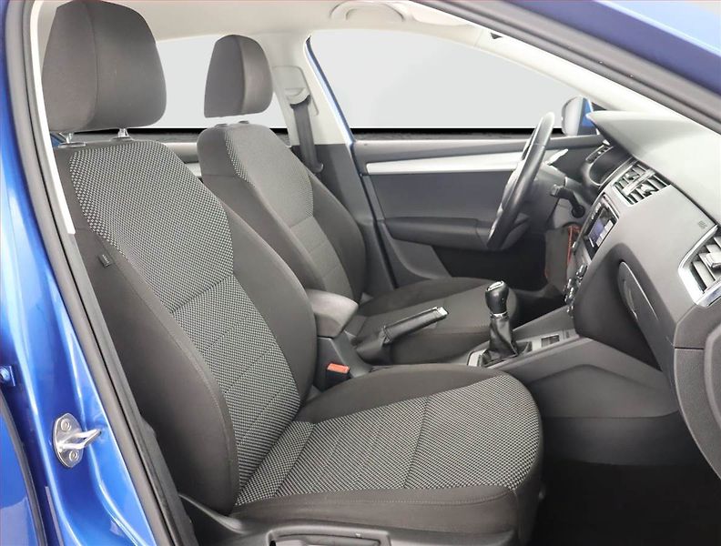 Škoda Octavia (2014) Elegance 1.6 TDI, Tempomat - fotka 9 z 17