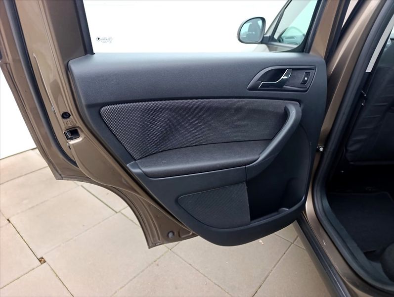 Škoda Yeti 1,6 TDi Navi Klima Tempomat - fotka 18 z 34