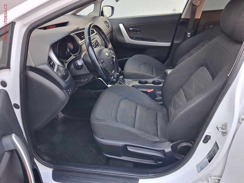 Kia Ceed (2017) 1.4 CVVT, ČR, LED, park.čidla - fotka 9 z 17
