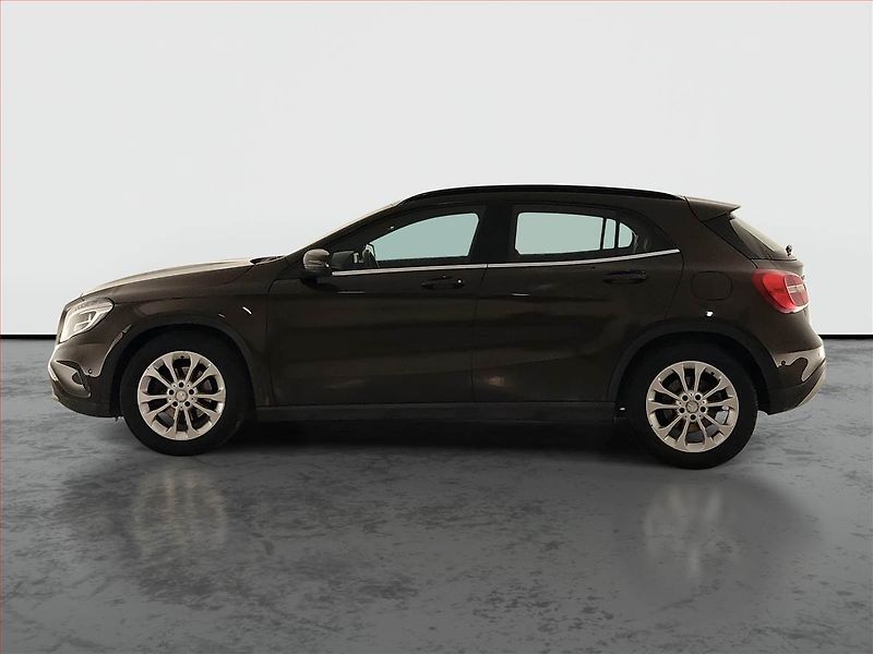Mercedes-Benz GLA (2014) 220 CDI 4MATIC, 4X4 - fotka 3 z 24