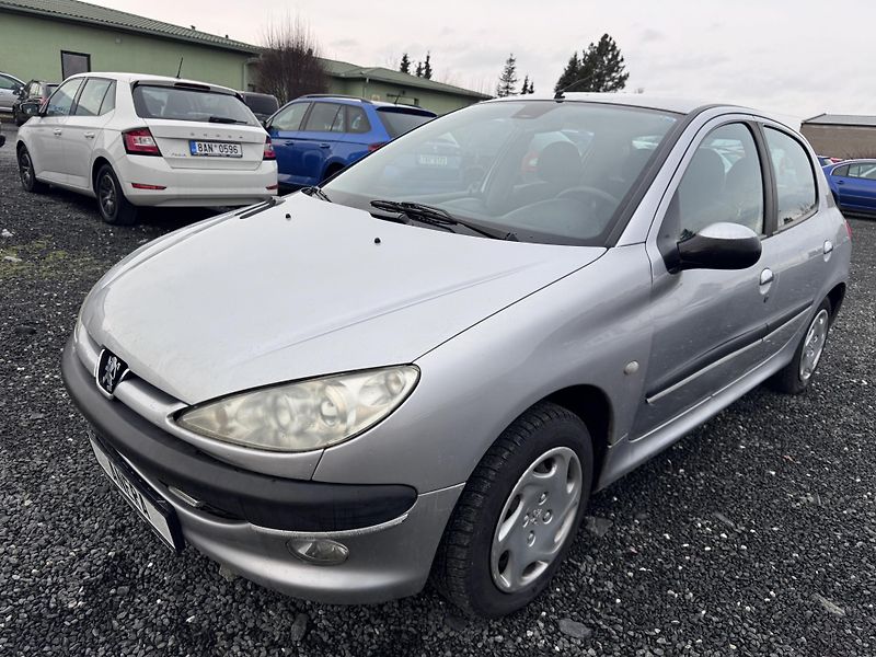 Peugeot 206 1.4i, 55 kW, 5-ti dvéř - fotka 3 z 15