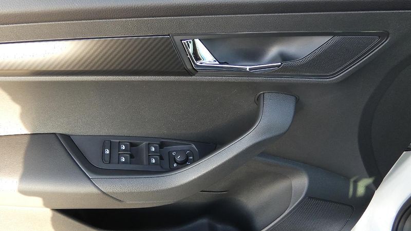 Škoda Karoq 1,5 TSI Sportline - fotka 9 z 23