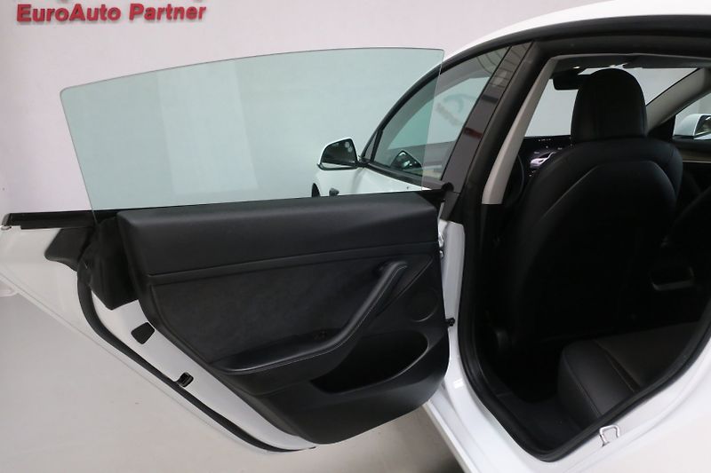 Tesla Model 3 (2023) Long Range Dual Motor SOH 97% - fotka 39 z 48