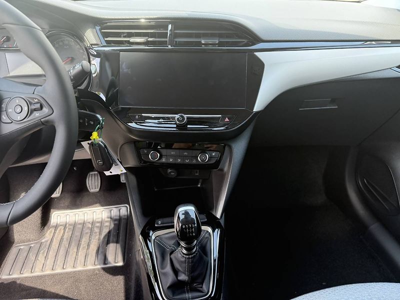 Opel Corsa Edition 1.2 TURBO (74kW/100k) - fotka 14 z 24