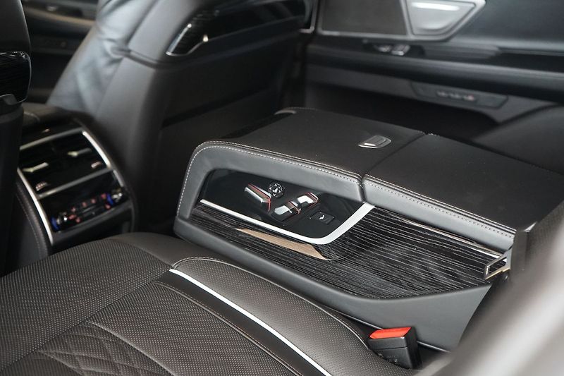 BMW Řada 7 740d xDrive, Nezávislé,HUD,PPF - fotka 42 z 47