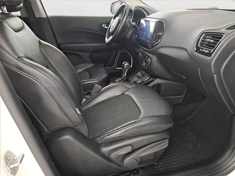 Jeep Compass (2017) 1.4 MultiAir, 4X4, Automat - fotka 9 z 23