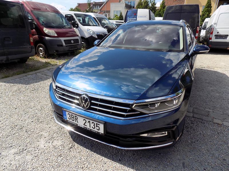 Volkswagen Passat 2,0 TDI R-LINE, MATRIX, ALCAN. - fotka 2 z 42