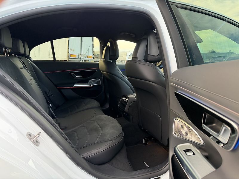 Mercedes-Benz Třídy E E 220 d 4MATIC - fotka 11 z 35