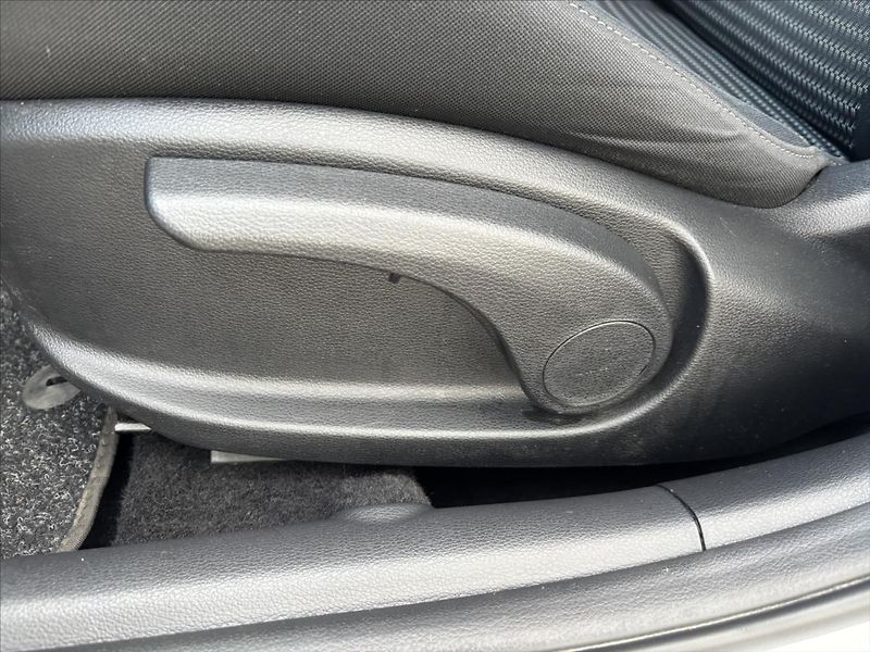 Kia Ceed 1,5 TGDi 118kW TOP ZÁRUKA NAVI - fotka 11 z 40