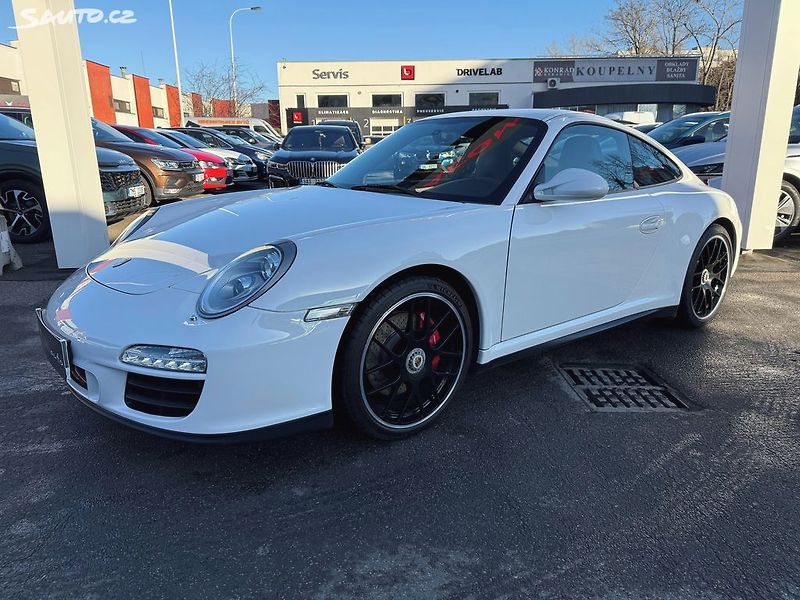 Porsche 911 4 GTS - fotka 2 z 38