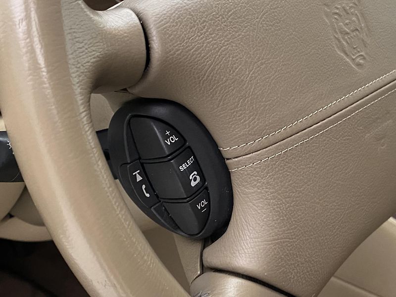 Jaguar XJ V8 4.0 SOVEREIGN AUT - fotka 19 z 31