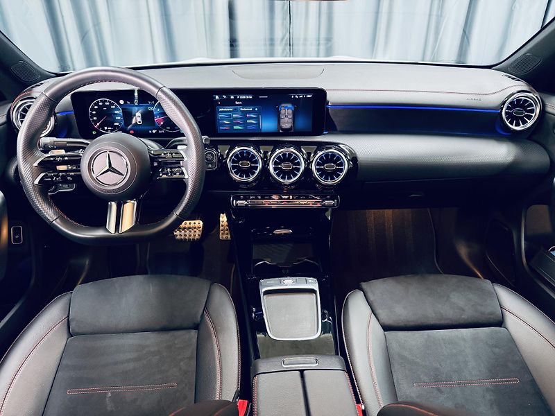 Mercedes-Benz CLA (2023) 180*AMG*KEYLESS*KAMERA*CZ - fotka 37 z 40