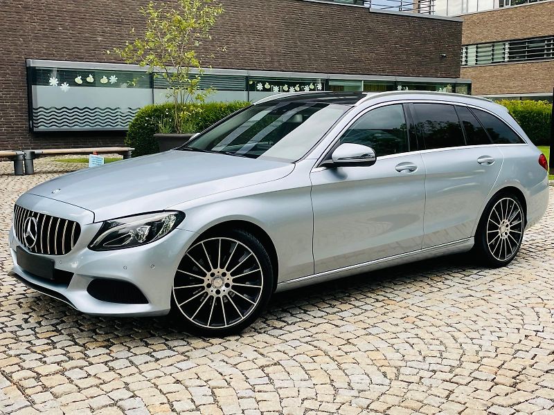 Mercedes-Benz Třídy C 220D MANUÁL VÝHŘEV SENZORY LED - fotka 4 z 52