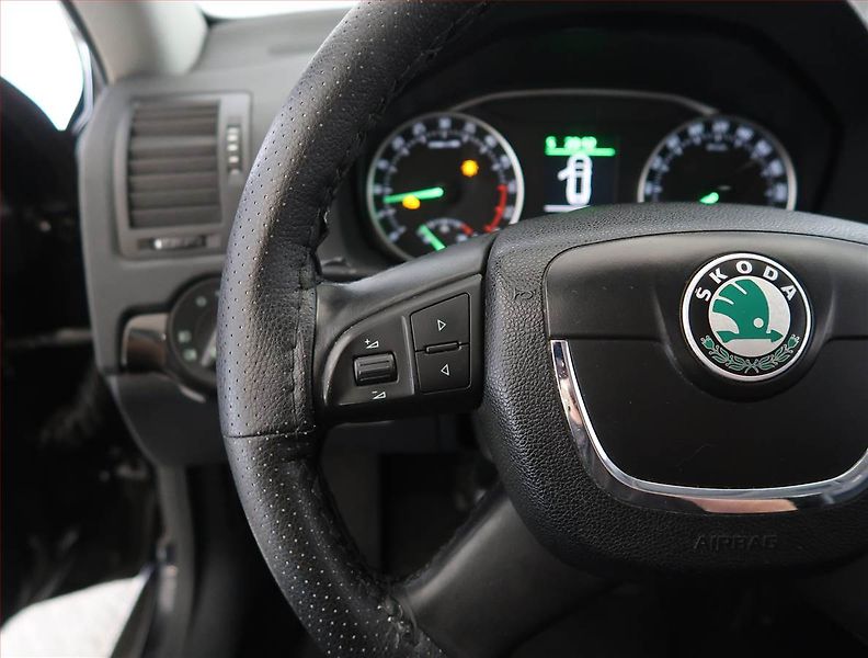 Škoda Octavia (2010) Laurin&Klement 2.0 TDI - fotka 16 z 25