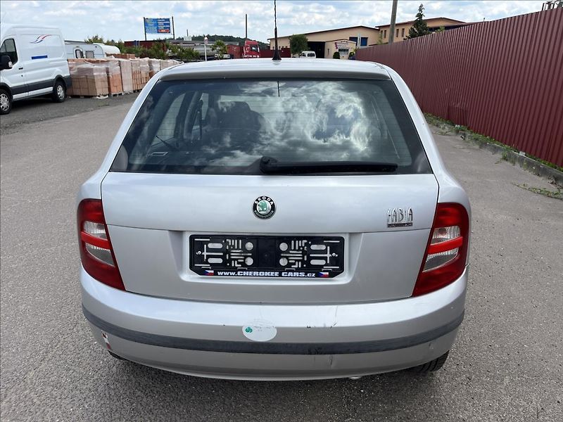 Škoda Fabia 1,4 MPi ALU STK 5/2028 - fotka 7 z 25