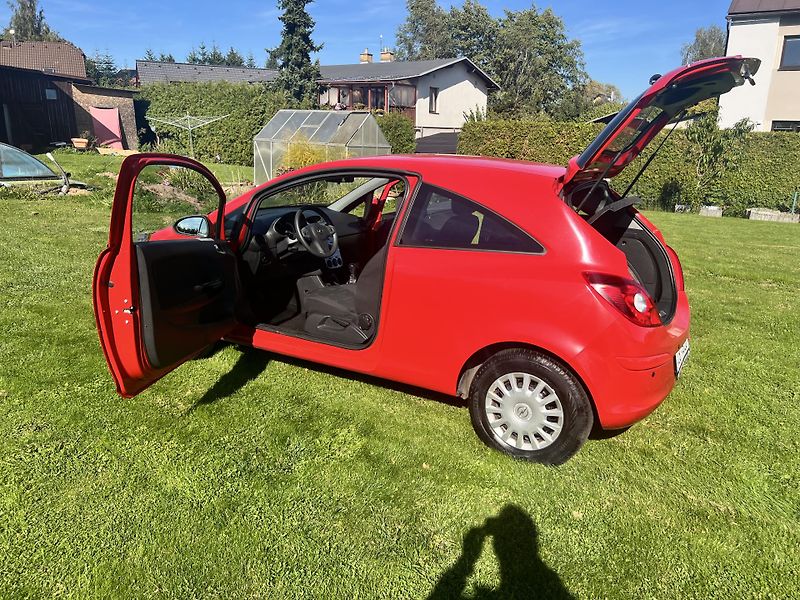 Opel Corsa 1,0 48KW,KLIMA,77TKM,1MAJITEL - fotka 21 z 34