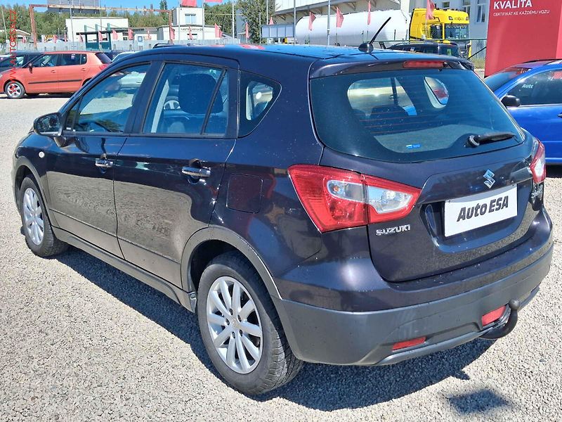 Suzuki SX4 (2014) 1.6DDiS, ČR, AC, TZ, park - fotka 6 z 17