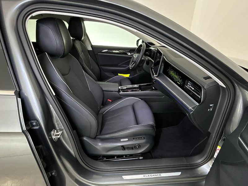 Volkswagen Passat 110kw DSG - fotka 9 z 31