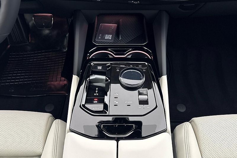 BMW Řada 5 540d xDrive Touring - fotka 15 z 16