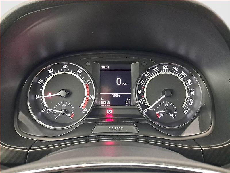 Škoda Fabia (2021) Monte Carlo 1.0 TSI, Kůže - fotka 11 z 17