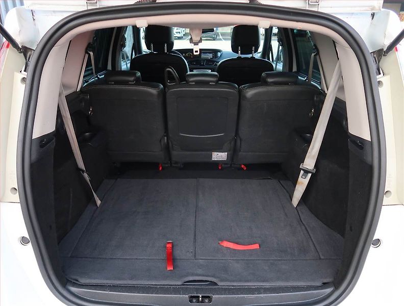 Renault Grand Scénic (2015) 1.6 dCi, 7 míst, Navi, Xenony - fotka 14 z 26