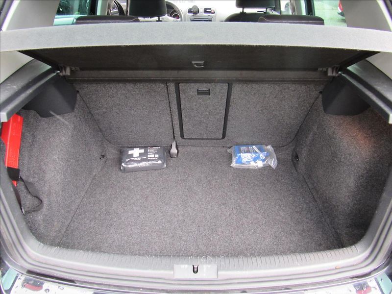 Volkswagen Golf 1,2 TSI 63kW Trendline - fotka 27 z 33