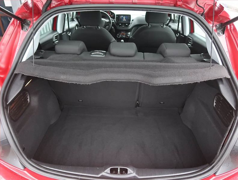 Peugeot 208 (2016) 1.6 BlueHDi, Tempomat - fotka 13 z 21