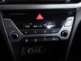 Hyundai Elantra (2017) 1.6 CVVT, Serv.kniha, Tempomat - náhled 17