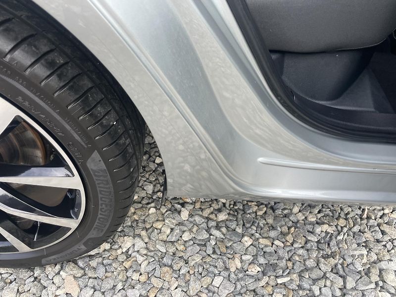 Toyota Auris 1.8i 16v HYBRID AUT SERVIS TOP - fotka 124 z 172