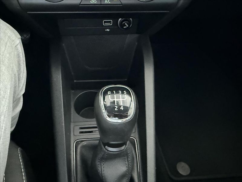 Škoda Fabia 1,0   TSI 70kW,SERVISKA - fotka 22 z 24