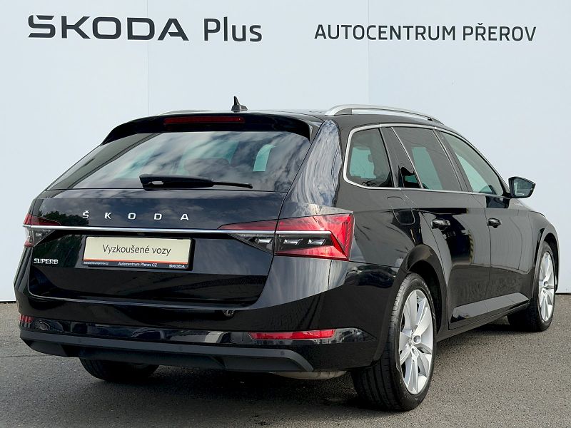 Škoda Superb (2022) 2.0 TSI 140kW Style Extra - fotka 2 z 35